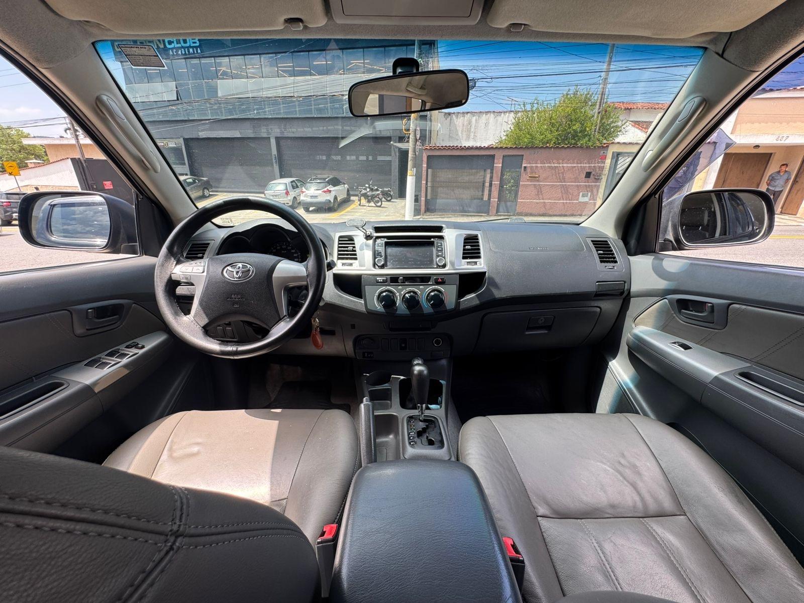 TOYOTA Hilux SW4 - Foto