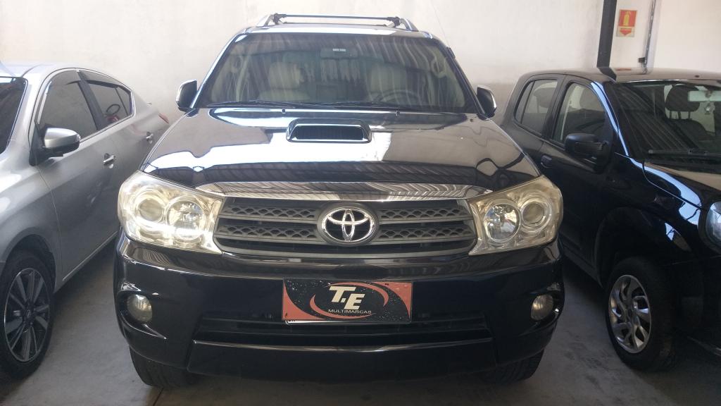 TOYOTA Hilux SW4