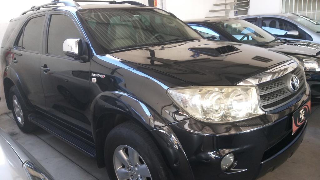 TOYOTA Hilux SW4 - Foto