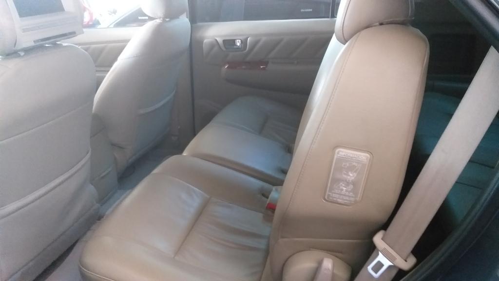TOYOTA Hilux SW4 - Foto