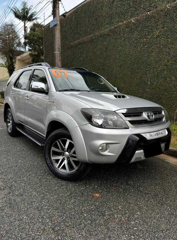 TOYOTA Hilux SW4
