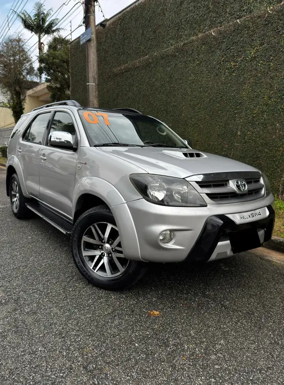 TOYOTA Hilux SW4