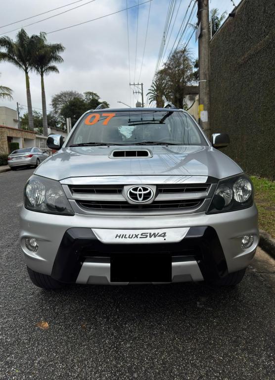 TOYOTA Hilux SW4 - Foto