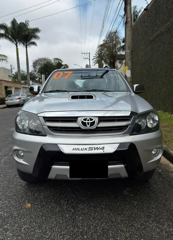 TOYOTA Hilux SW4 - Foto