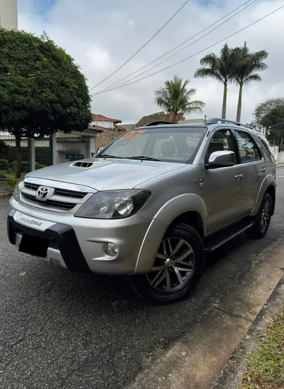 TOYOTA Hilux SW4 - Foto