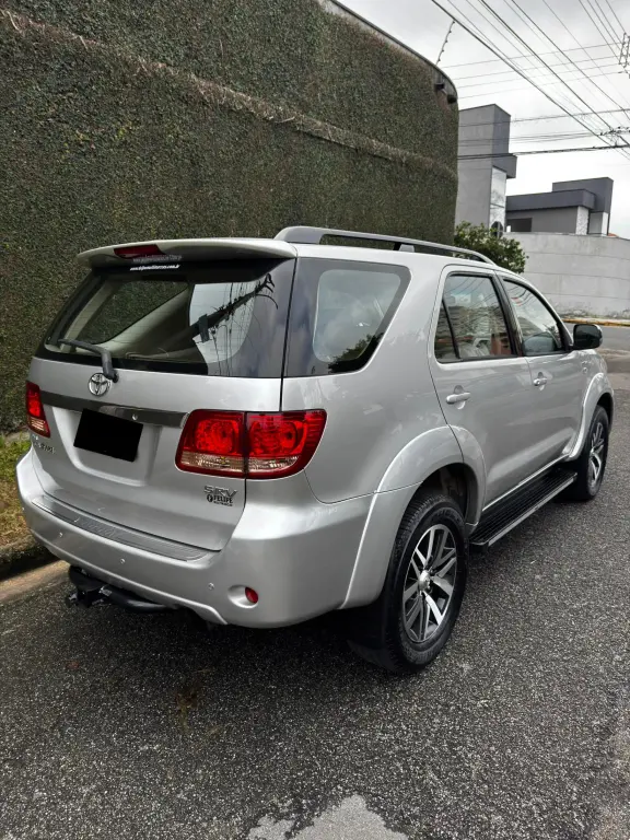 TOYOTA Hilux SW4 - Foto