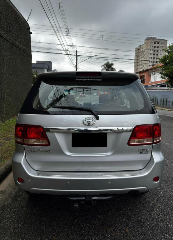 TOYOTA Hilux SW4 - Foto