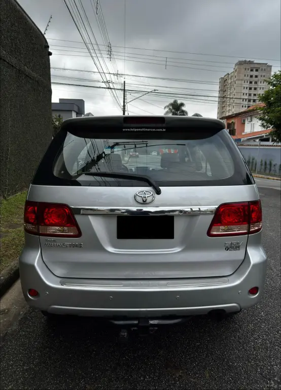 TOYOTA Hilux SW4 - Foto