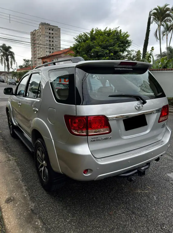 TOYOTA Hilux SW4 - Foto