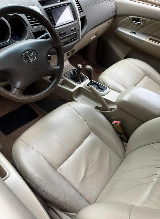 TOYOTA Hilux SW4 - Foto