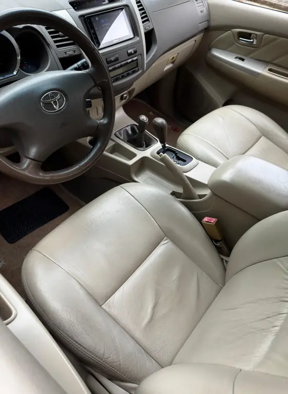 TOYOTA Hilux SW4 - Foto