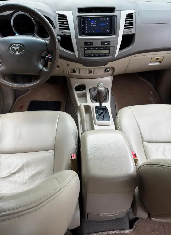 TOYOTA Hilux SW4 - Foto
