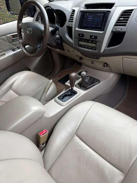 TOYOTA Hilux SW4 - Foto
