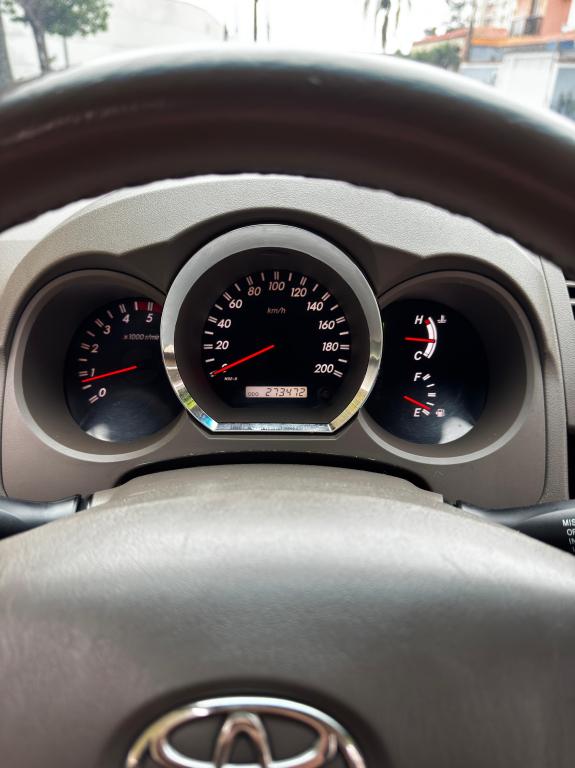 TOYOTA Hilux SW4 - Foto