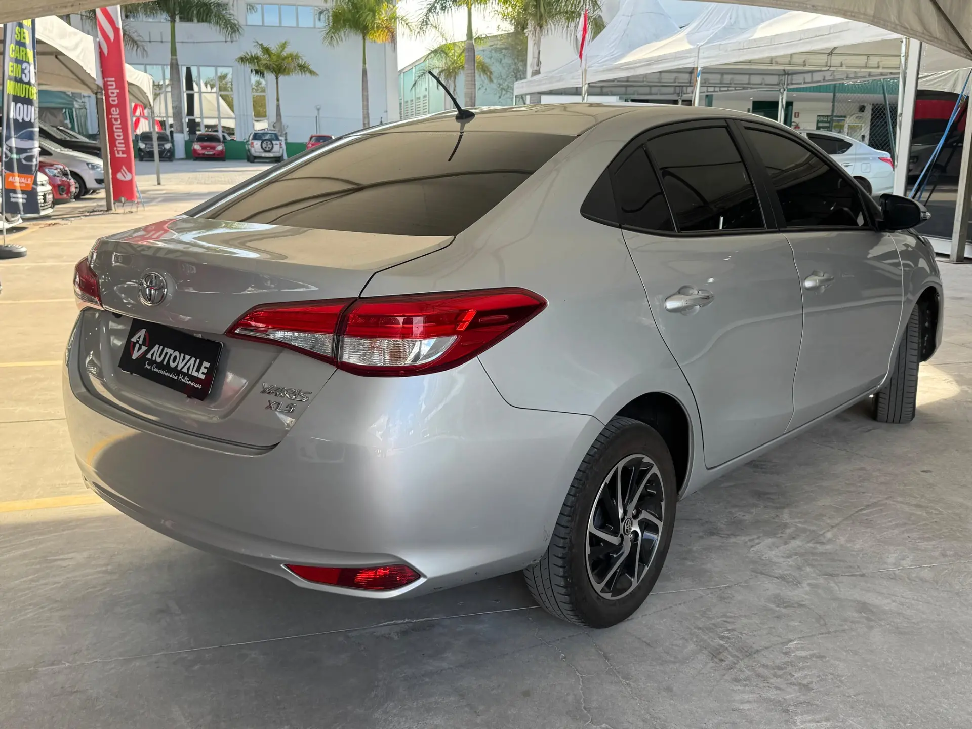 TOYOTA Yaris Sedan - Foto