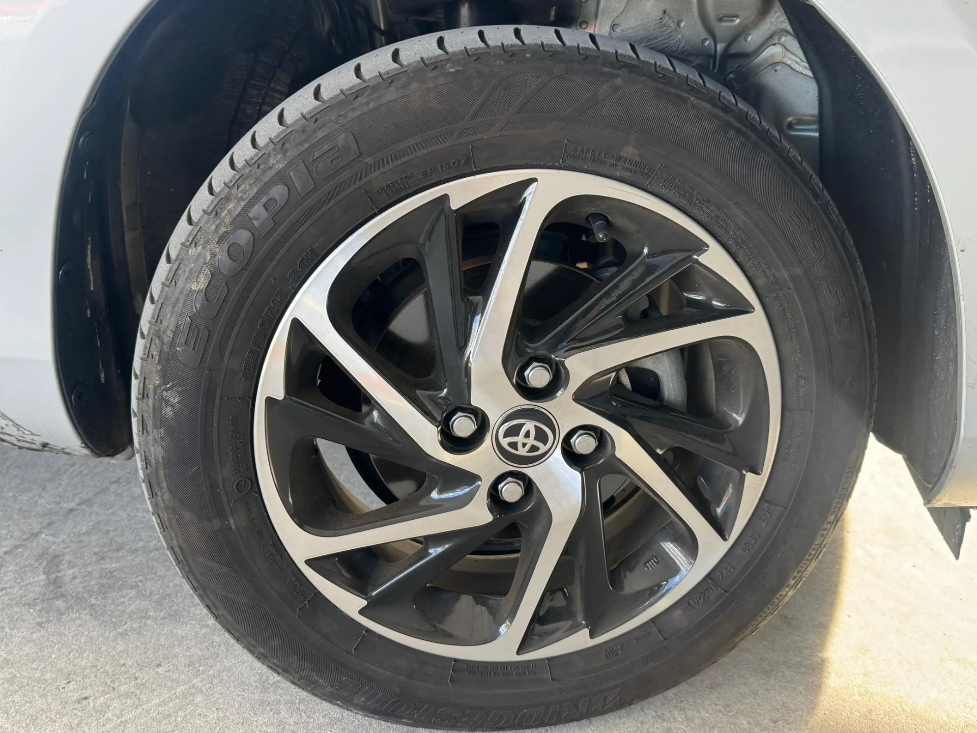 TOYOTA Yaris Sedan - Foto