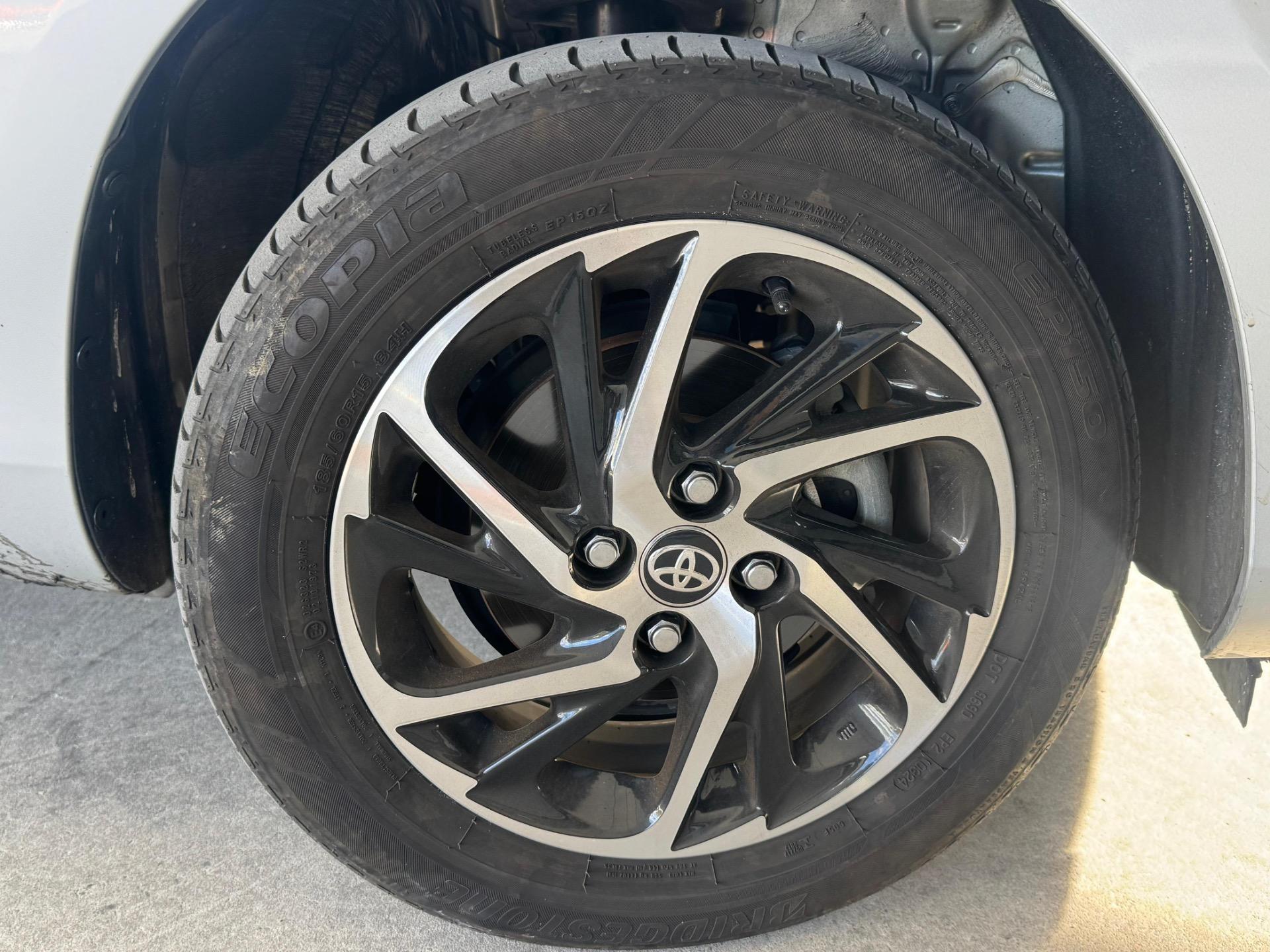 TOYOTA Yaris Sedan - Foto