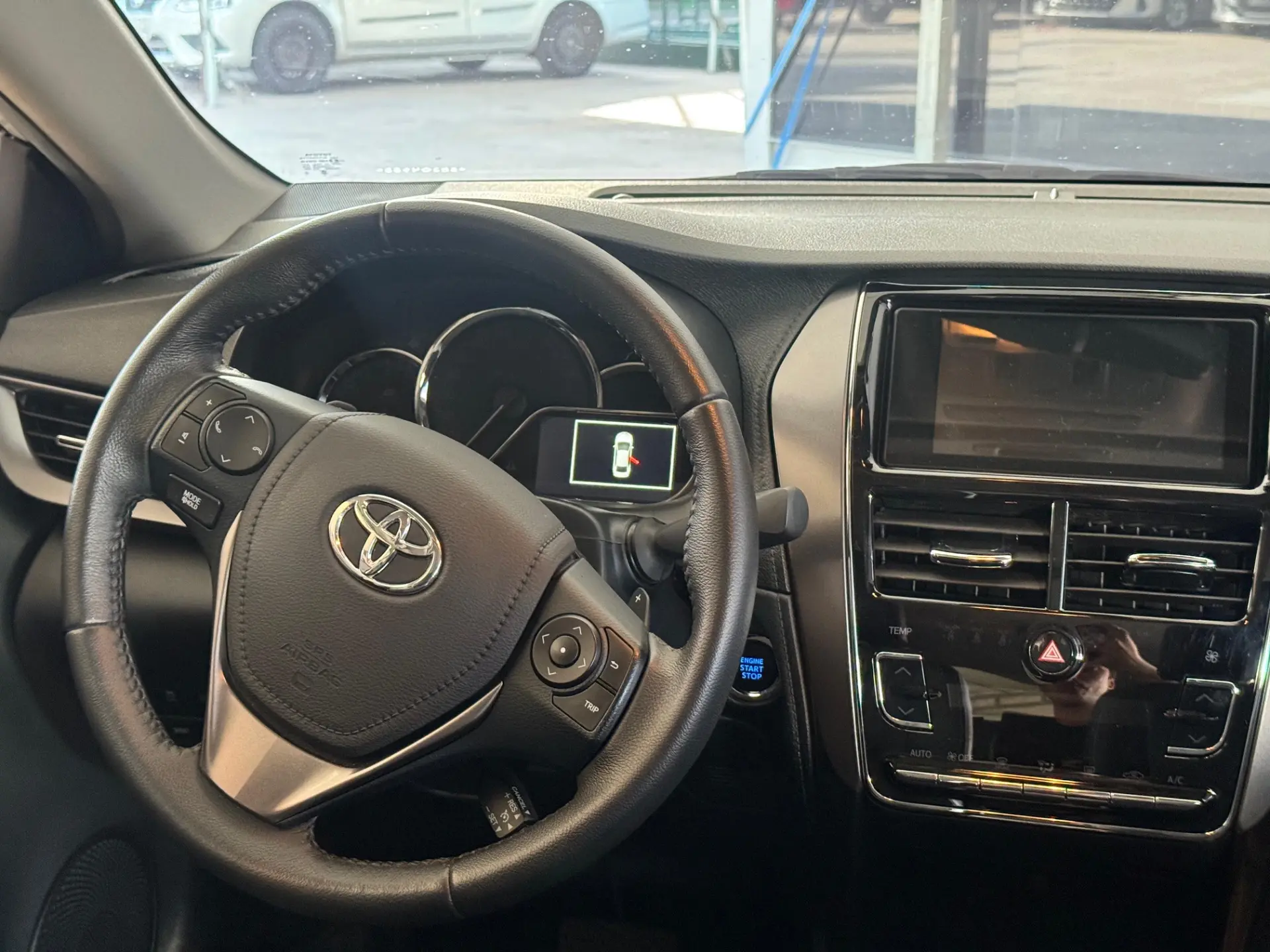 TOYOTA Yaris Sedan - Foto