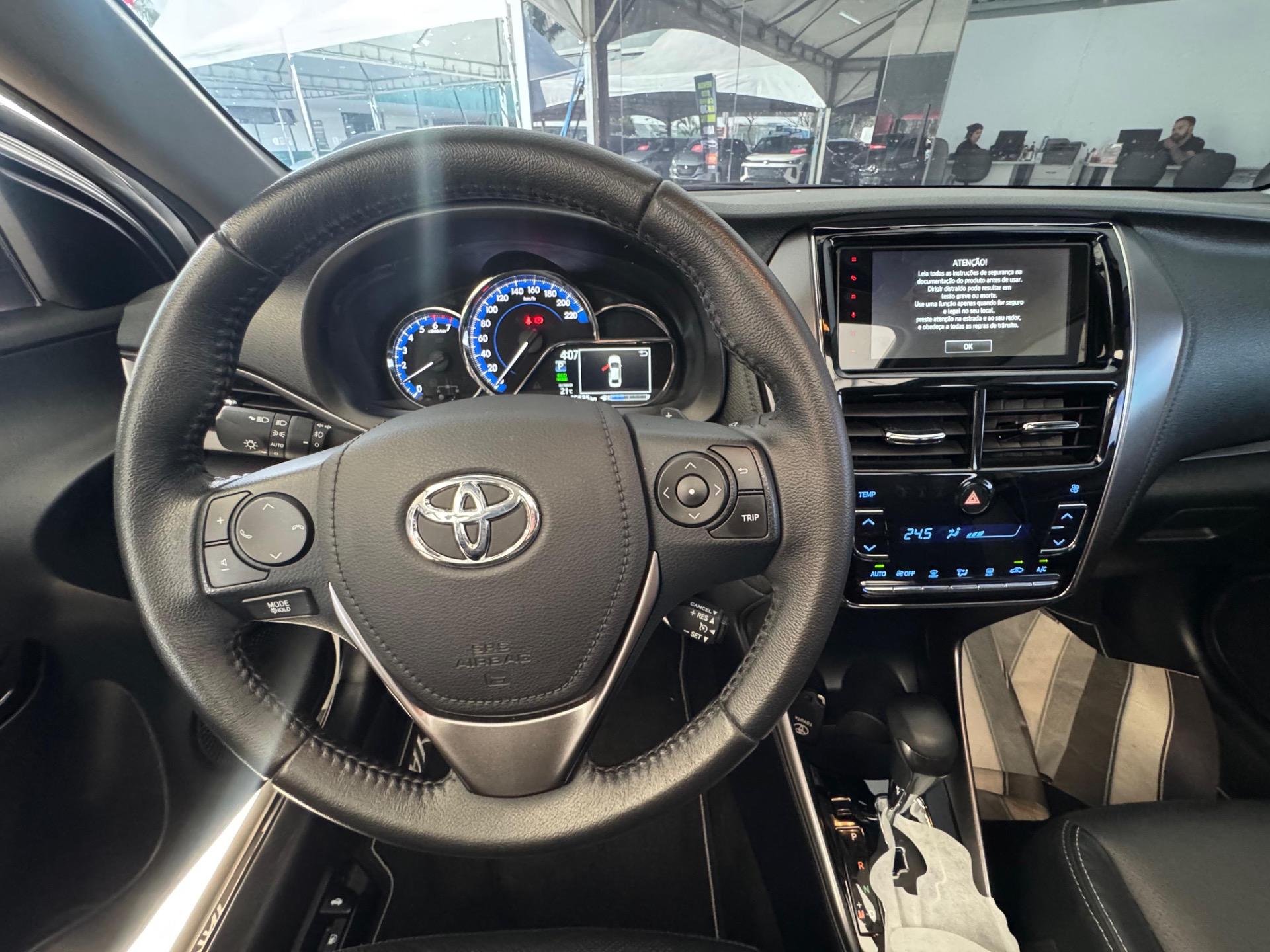 TOYOTA Yaris Sedan - Foto