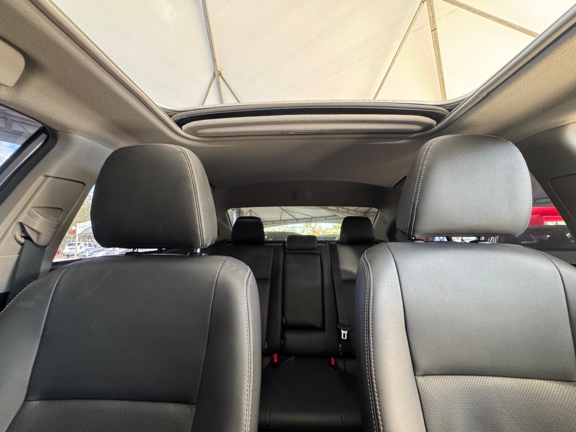 TOYOTA Yaris Sedan - Foto