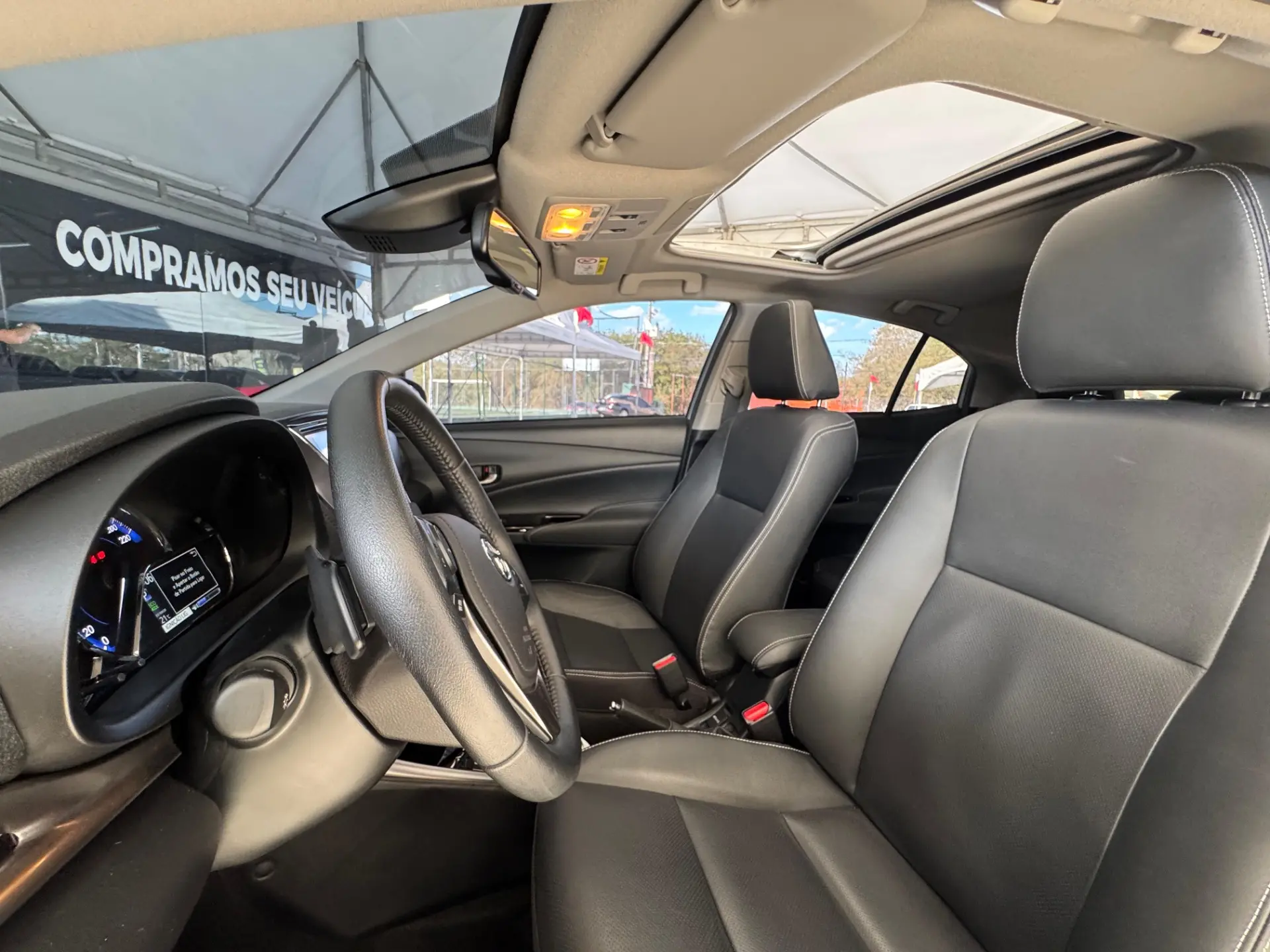 TOYOTA Yaris Sedan - Foto