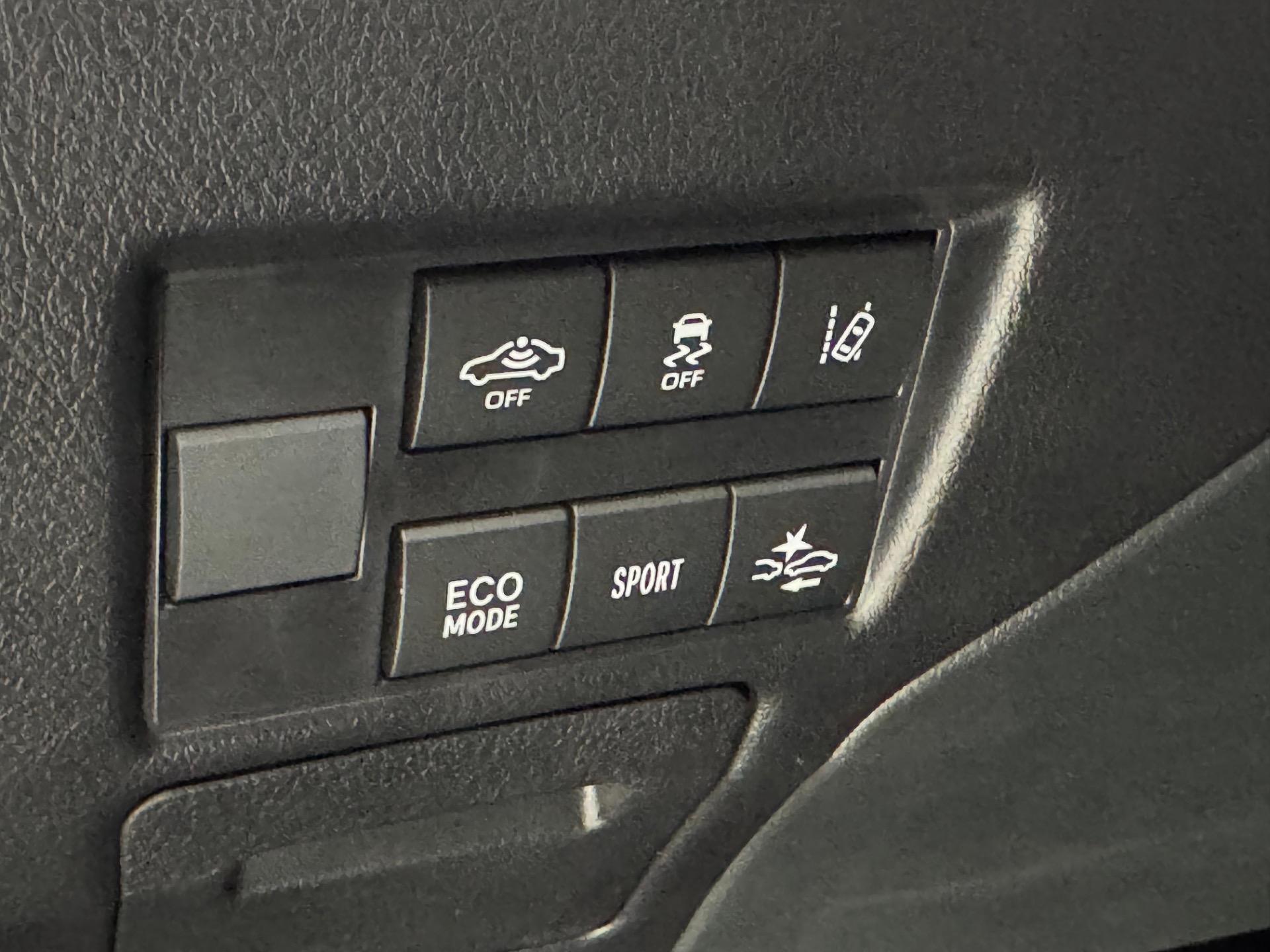 TOYOTA Yaris Sedan - Foto