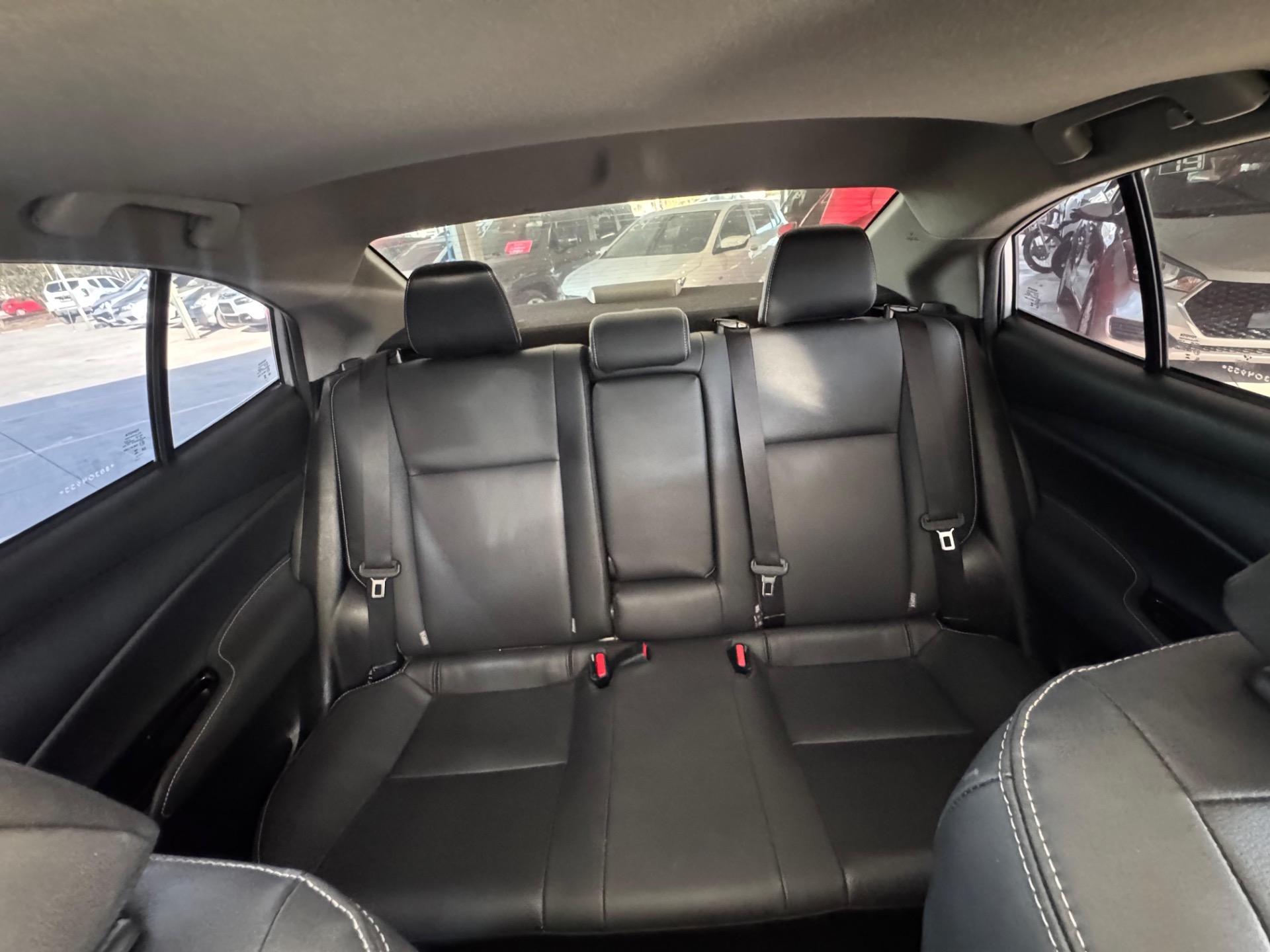 TOYOTA Yaris Sedan - Foto