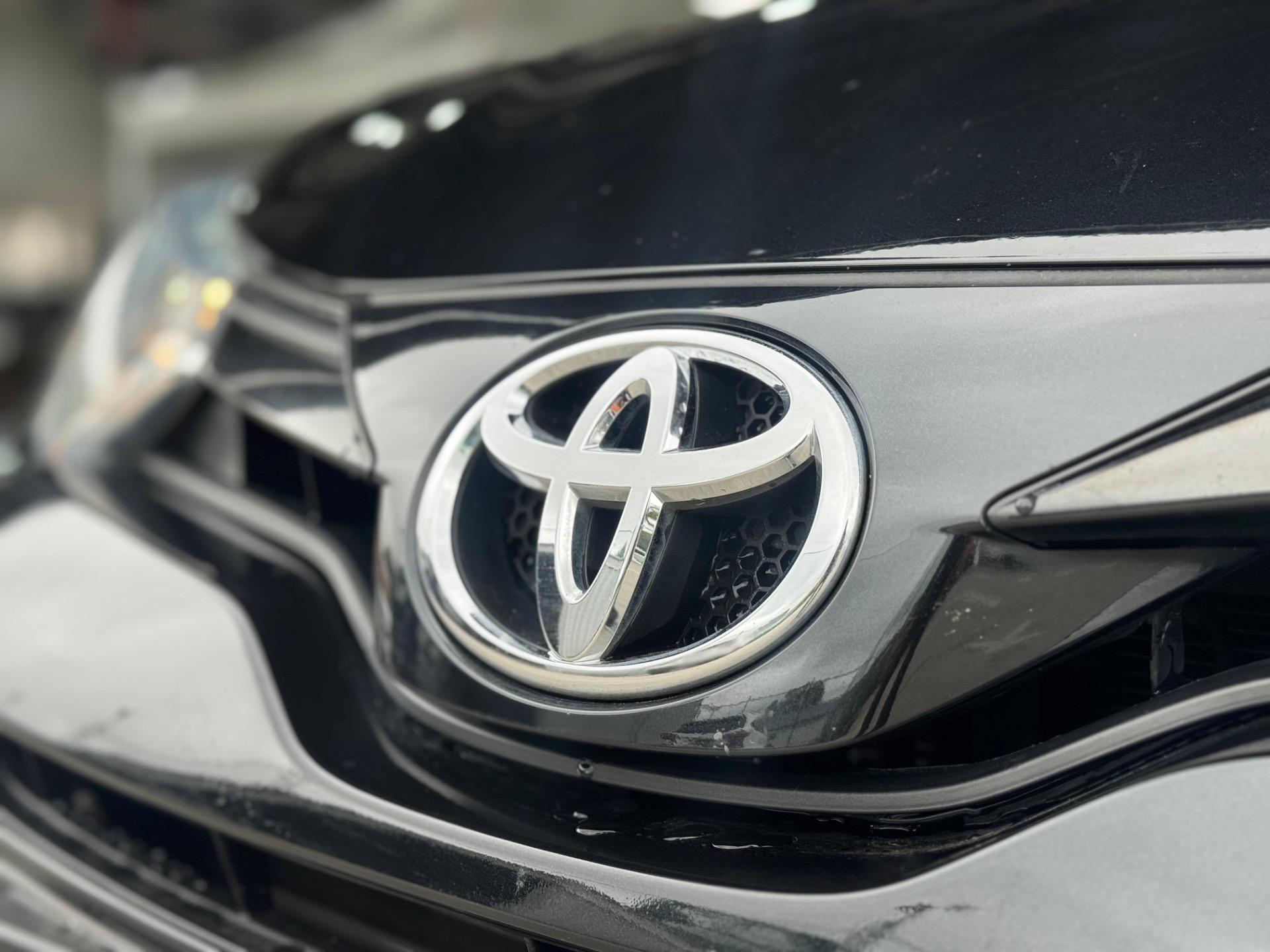 TOYOTA Yaris Sedan - Foto