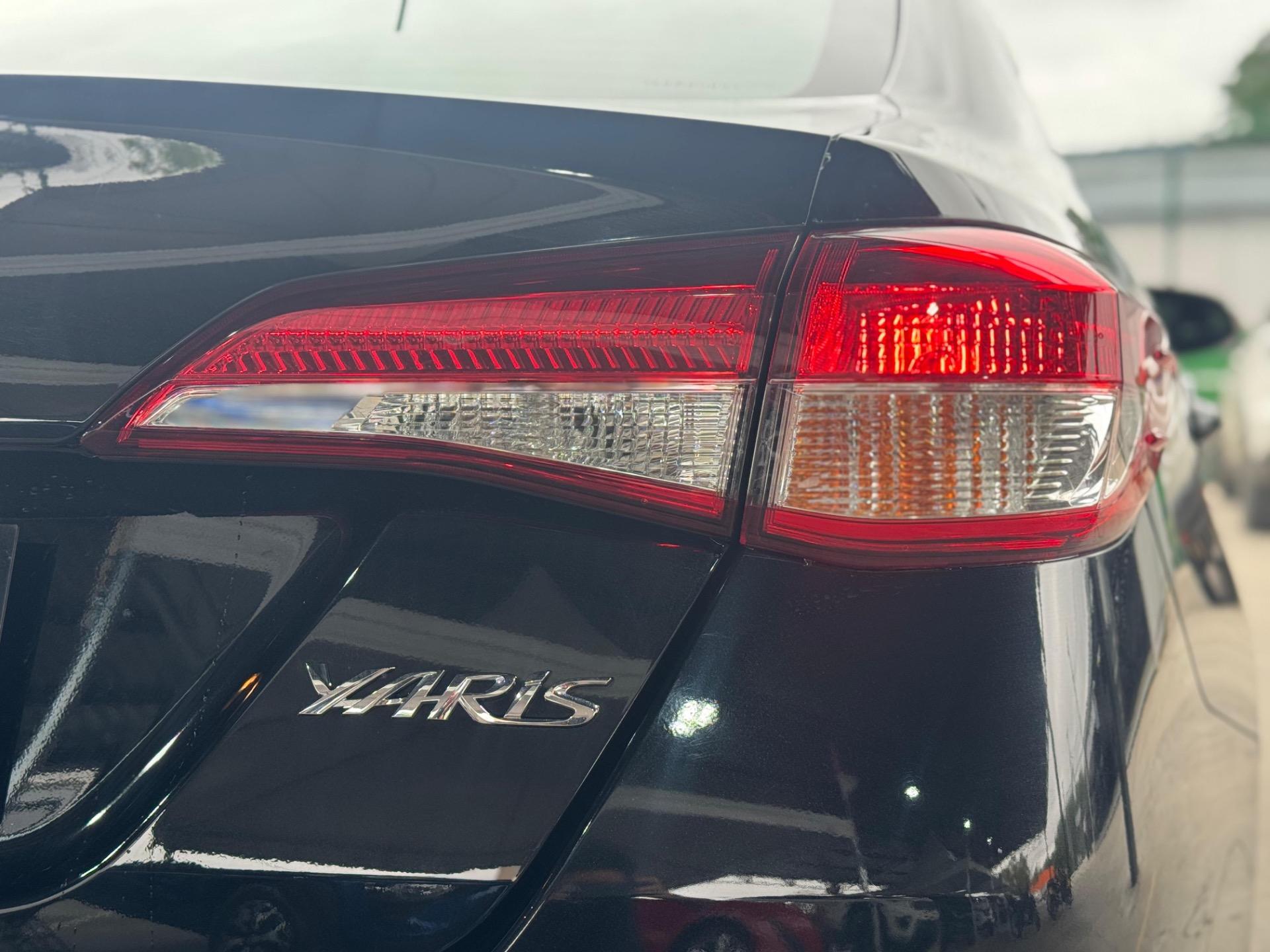 TOYOTA Yaris Sedan - Foto