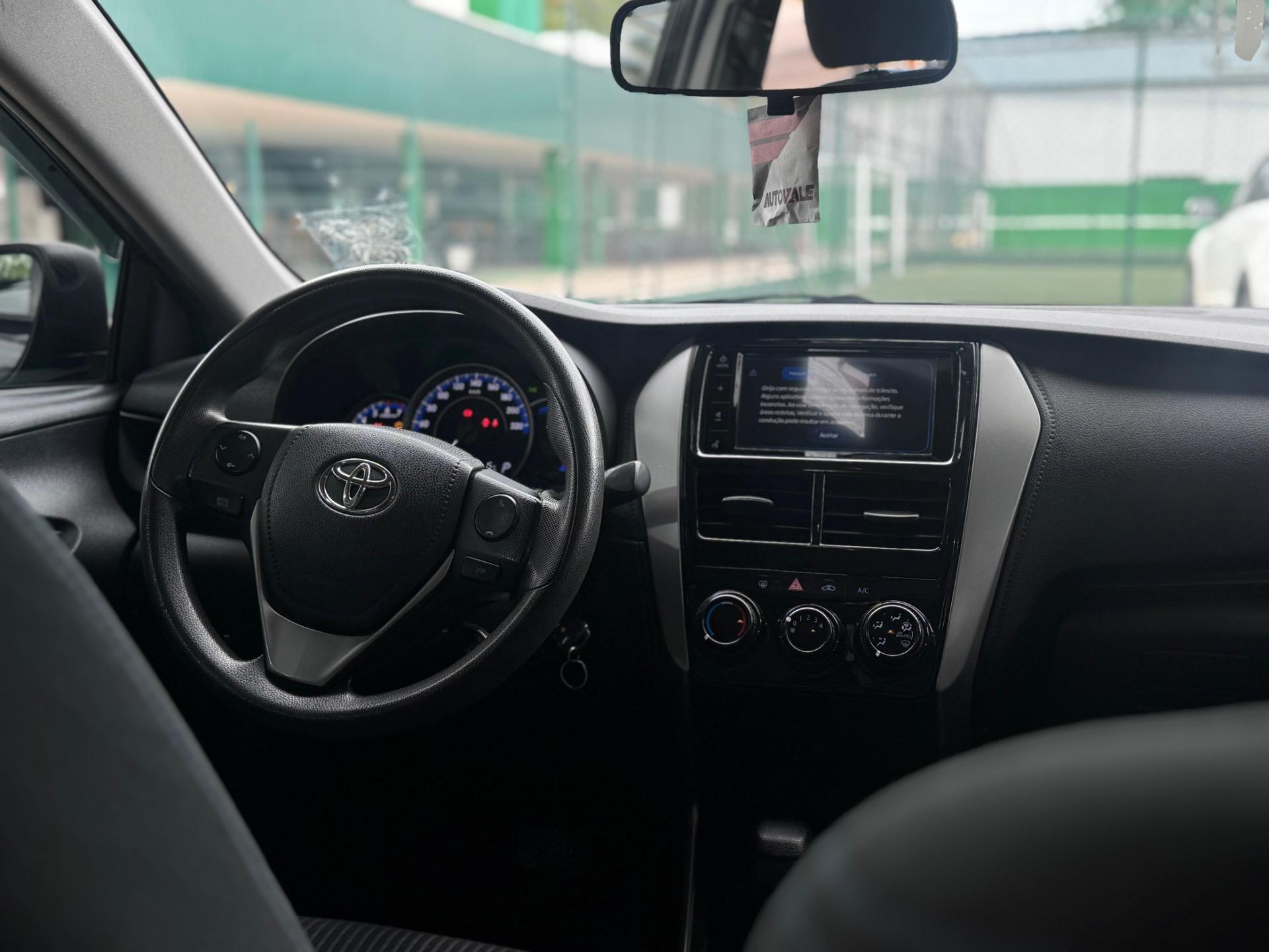 TOYOTA Yaris Sedan - Foto