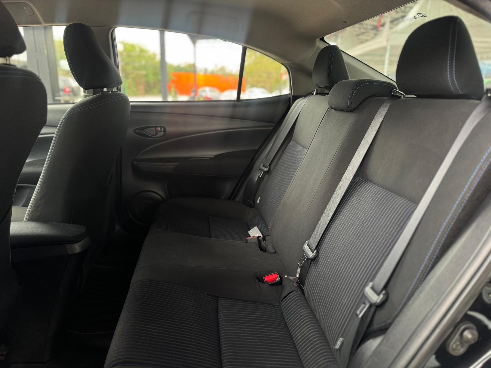 TOYOTA Yaris Sedan - Foto