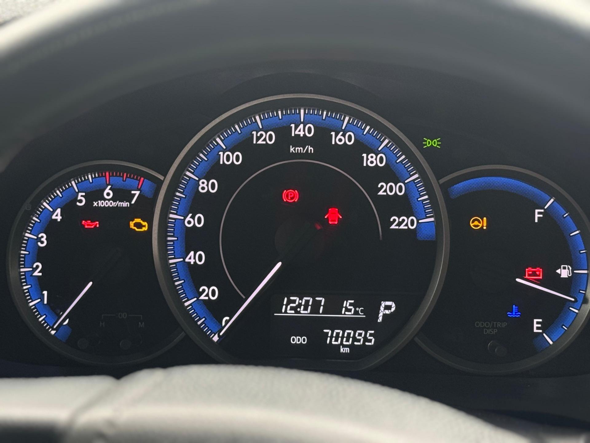 TOYOTA Yaris Sedan - Foto