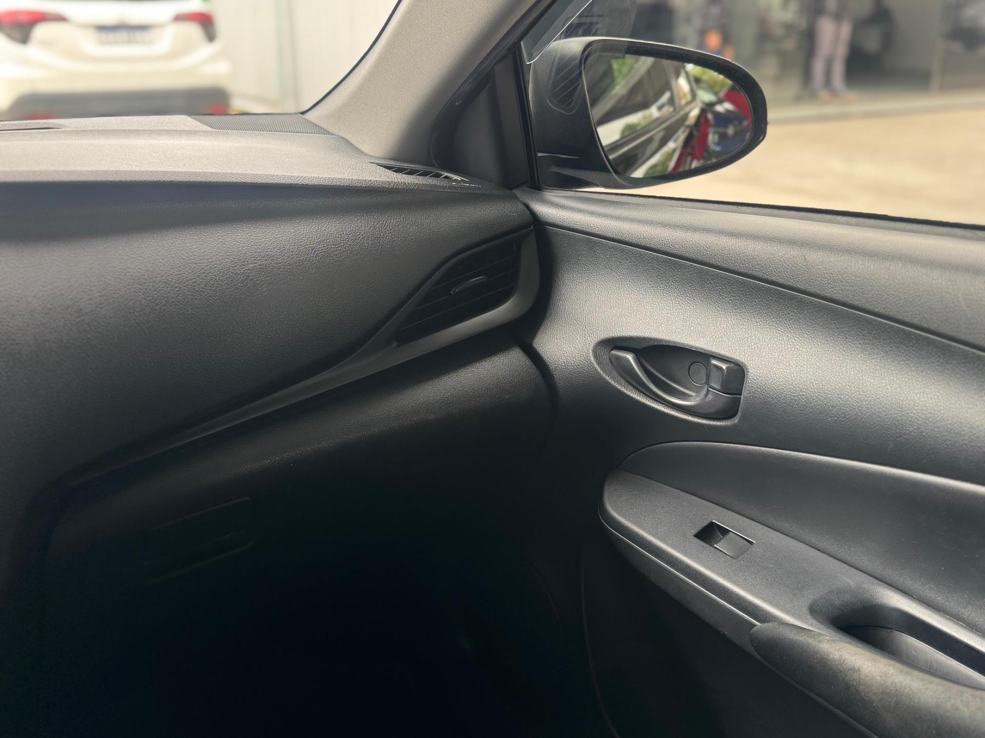 TOYOTA Yaris Sedan - Foto