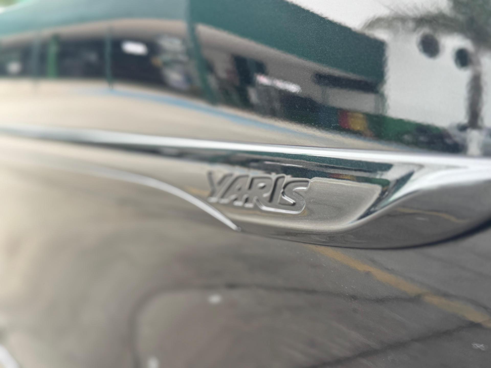 TOYOTA Yaris Sedan - Foto