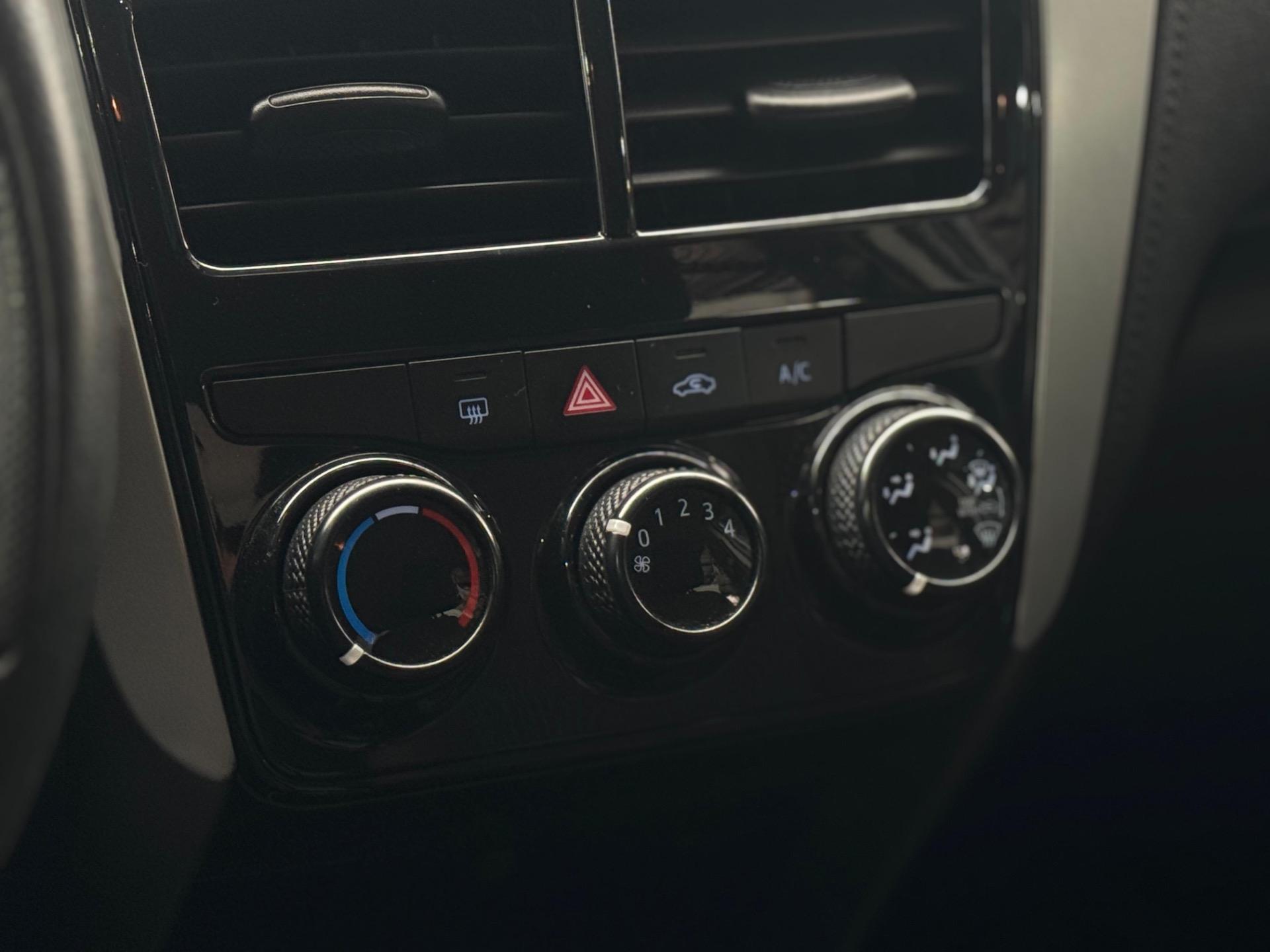 TOYOTA Yaris Sedan - Foto