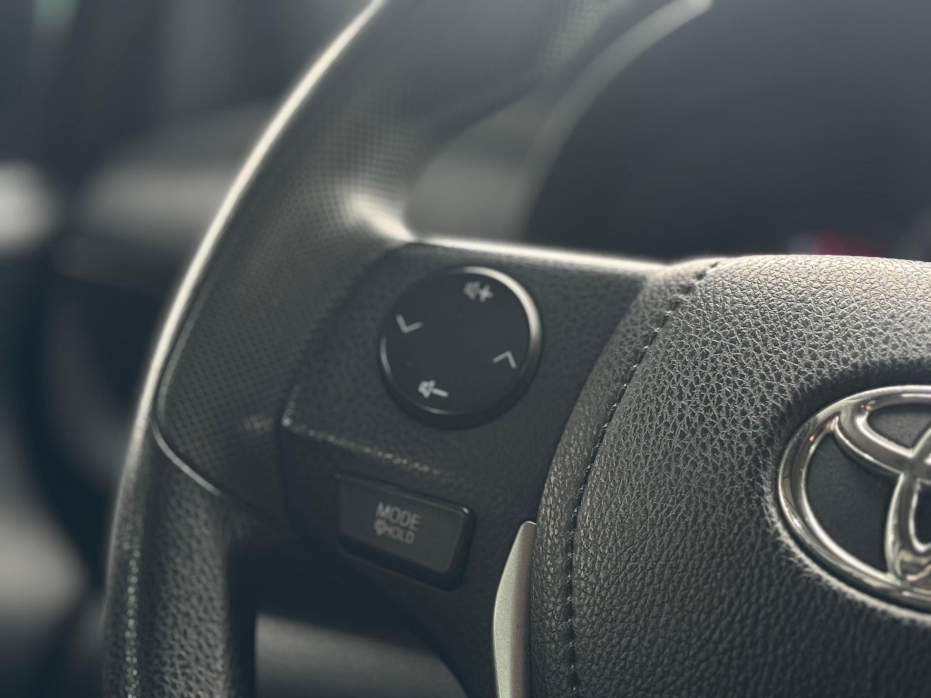 TOYOTA Yaris Sedan - Foto