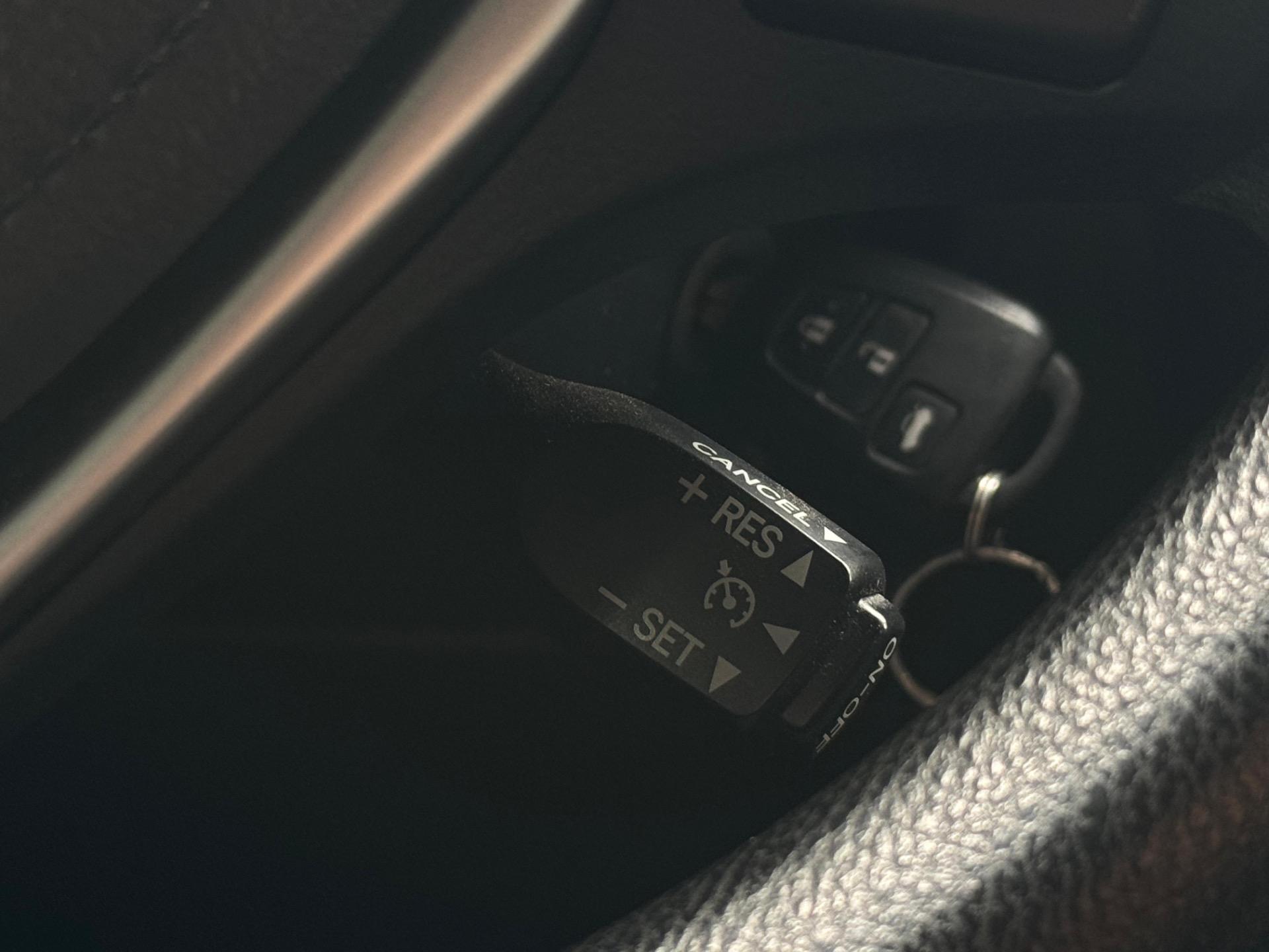 TOYOTA Yaris Sedan - Foto