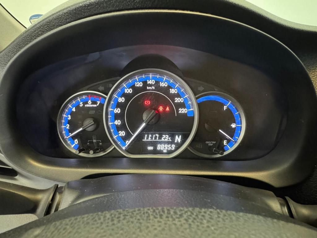 TOYOTA Yaris Sedan - Foto