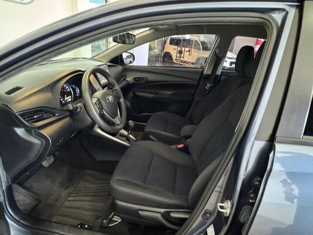 TOYOTA Yaris Sedan - Foto