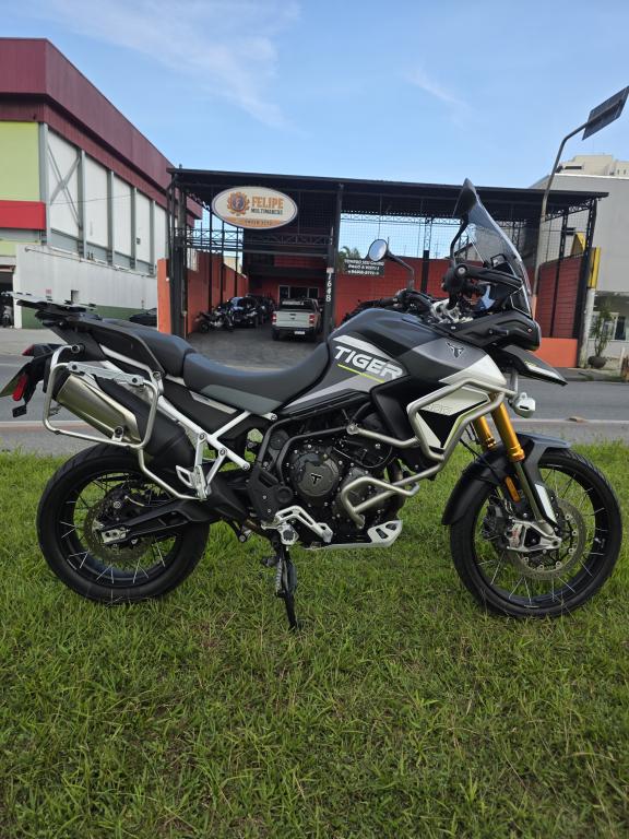 TRIUMPH Tiger 900