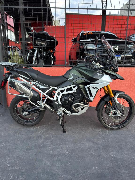 TRIUMPH Tiger 900