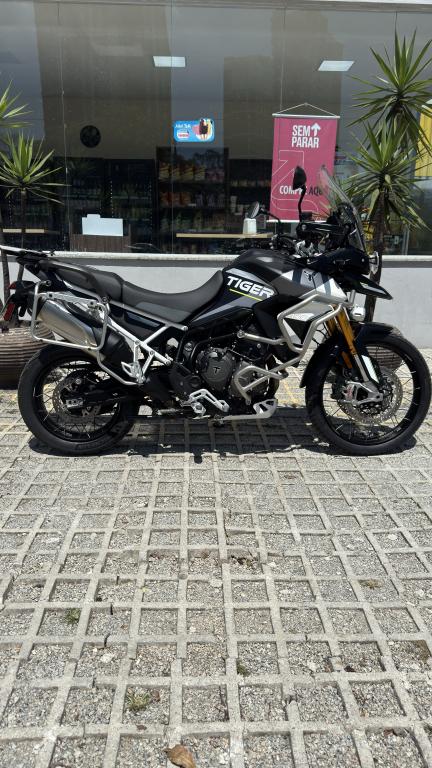 TRIUMPH Tiger 900
