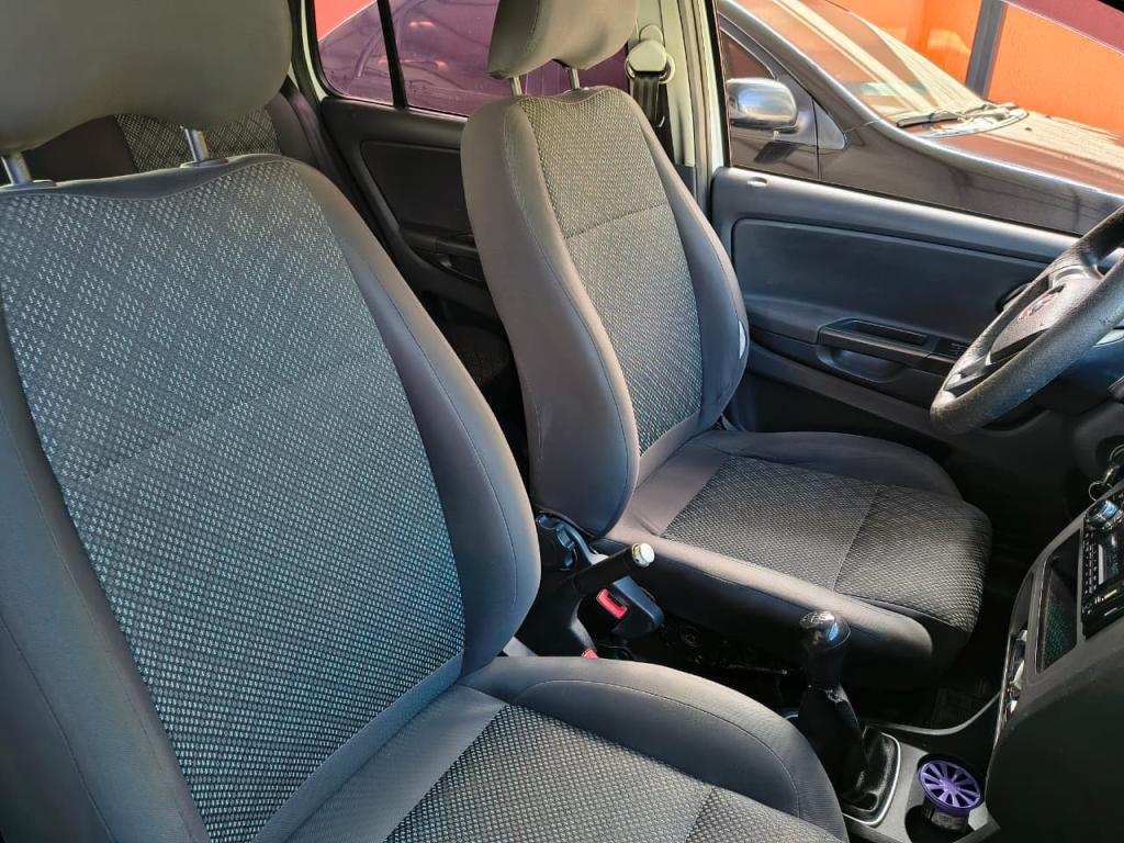 VOLKSWAGEN Fox - Foto