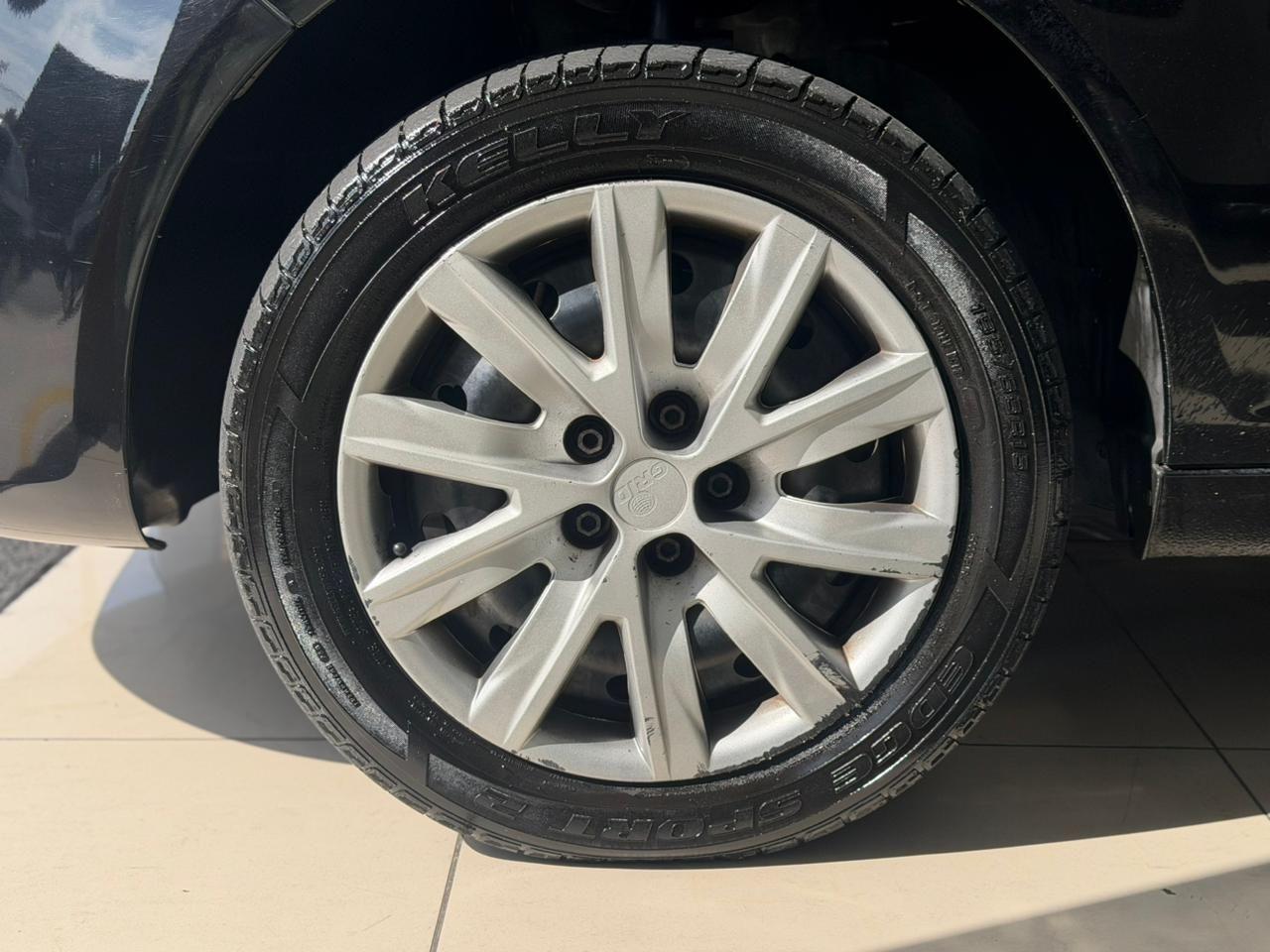 VOLKSWAGEN Fox - Foto
