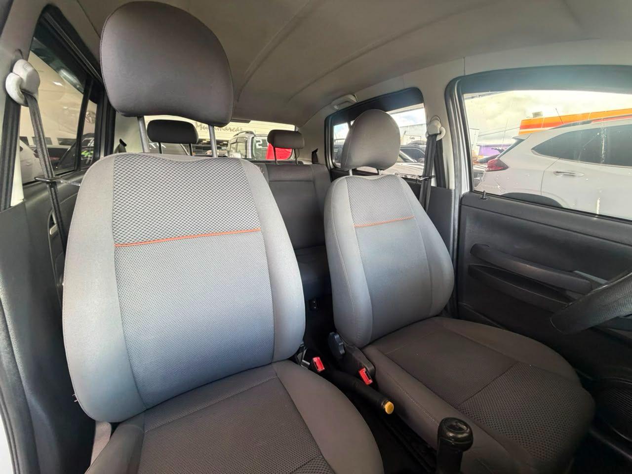 VOLKSWAGEN Fox - Foto