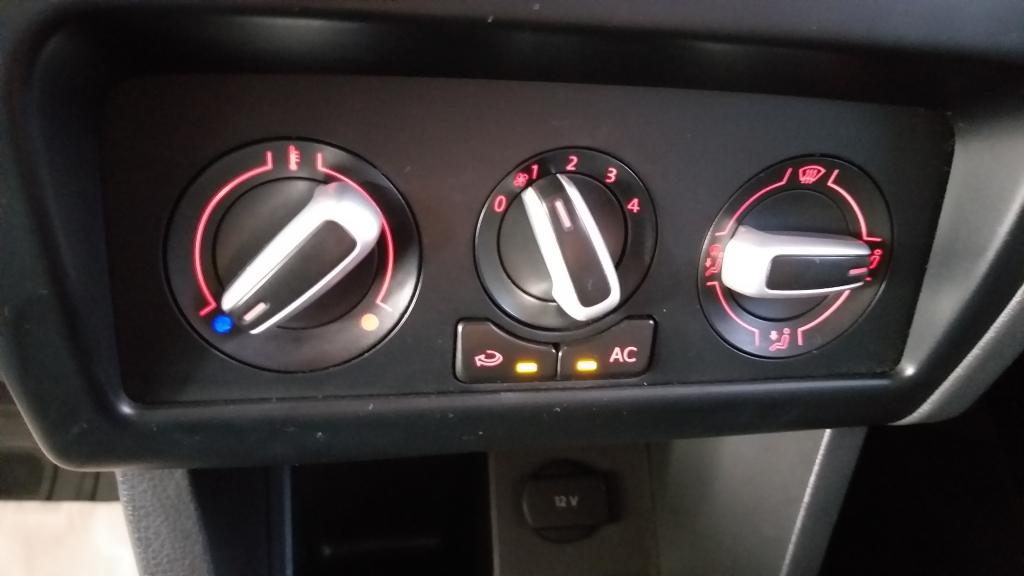 VOLKSWAGEN Fox - Foto