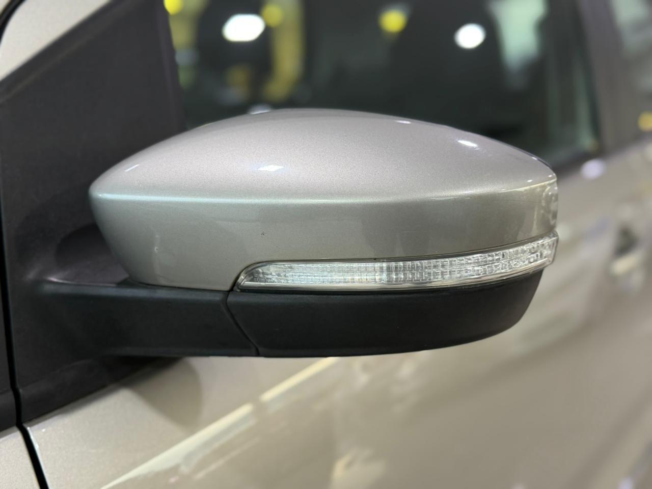 VOLKSWAGEN Fox - Foto