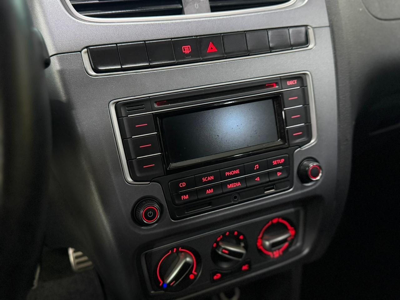 VOLKSWAGEN Fox - Foto