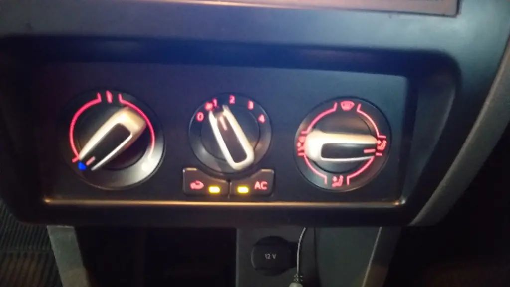 VOLKSWAGEN Fox - Foto