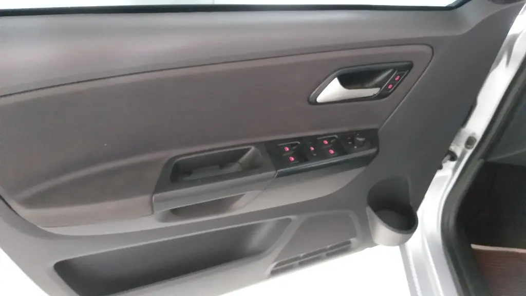 VOLKSWAGEN Fox - Foto